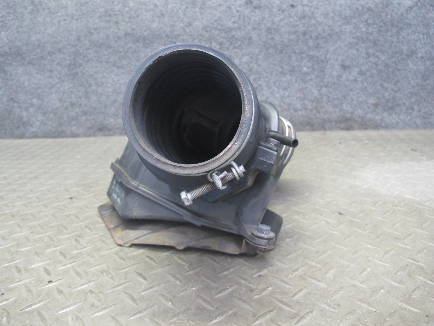 98-00 Lexus JZS160L GS300 3.0L 2JZGE Air Intake Resonator Tube 17860-46141 OEM
