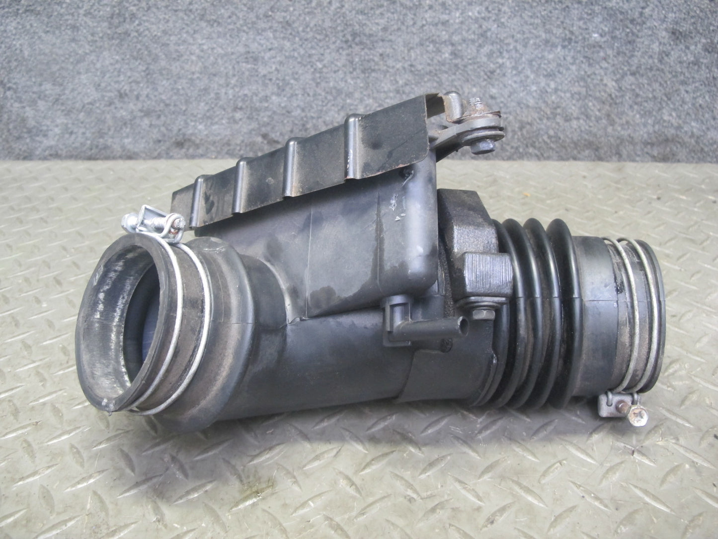 98-00 Lexus JZS160L GS300 3.0L 2JZGE Air Intake Resonator Tube 17860-46141 OEM