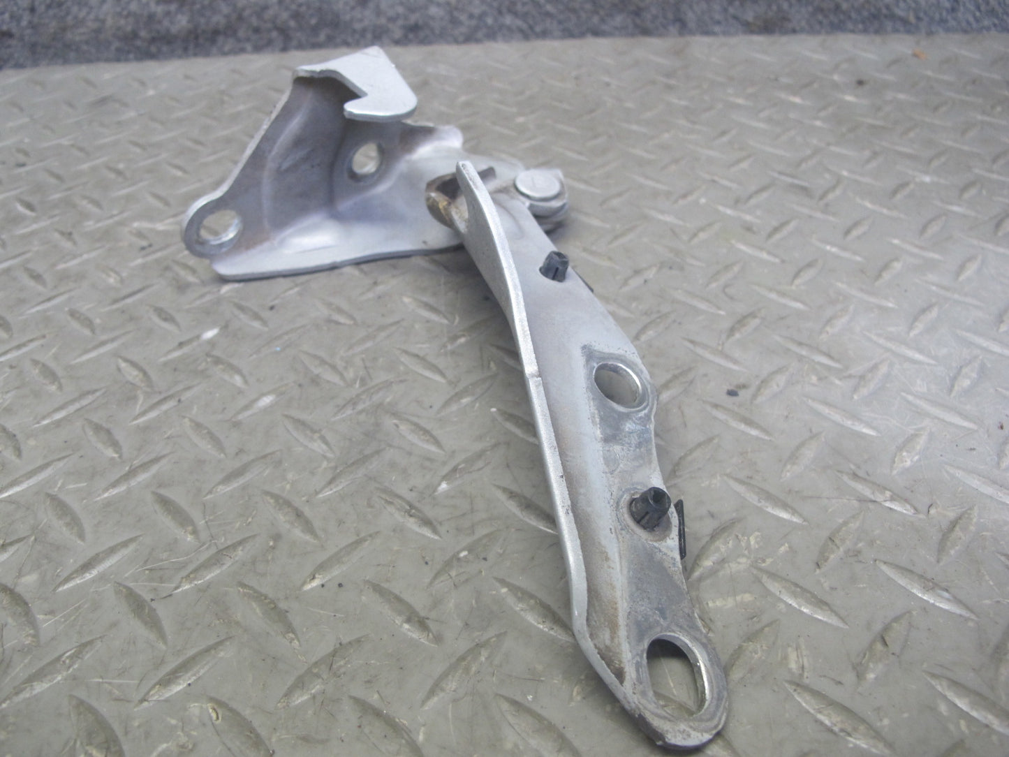 98-05 Lexus JZS160L GS400 GS430 GS300 Set of 2 Front Left & Right Hood Hinge OEM