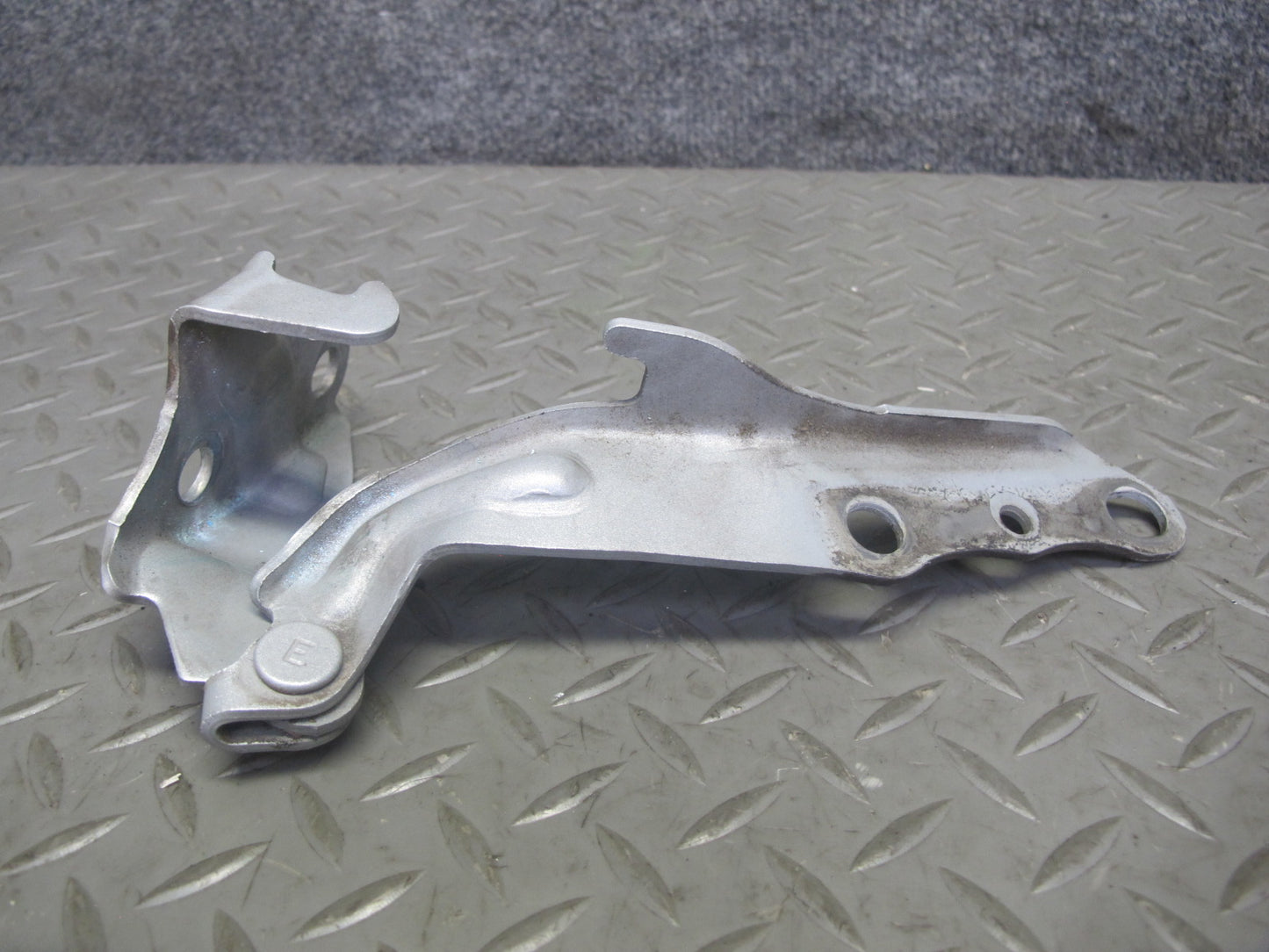 98-05 Lexus JZS160L GS400 GS430 GS300 Set of 2 Front Left & Right Hood Hinge OEM