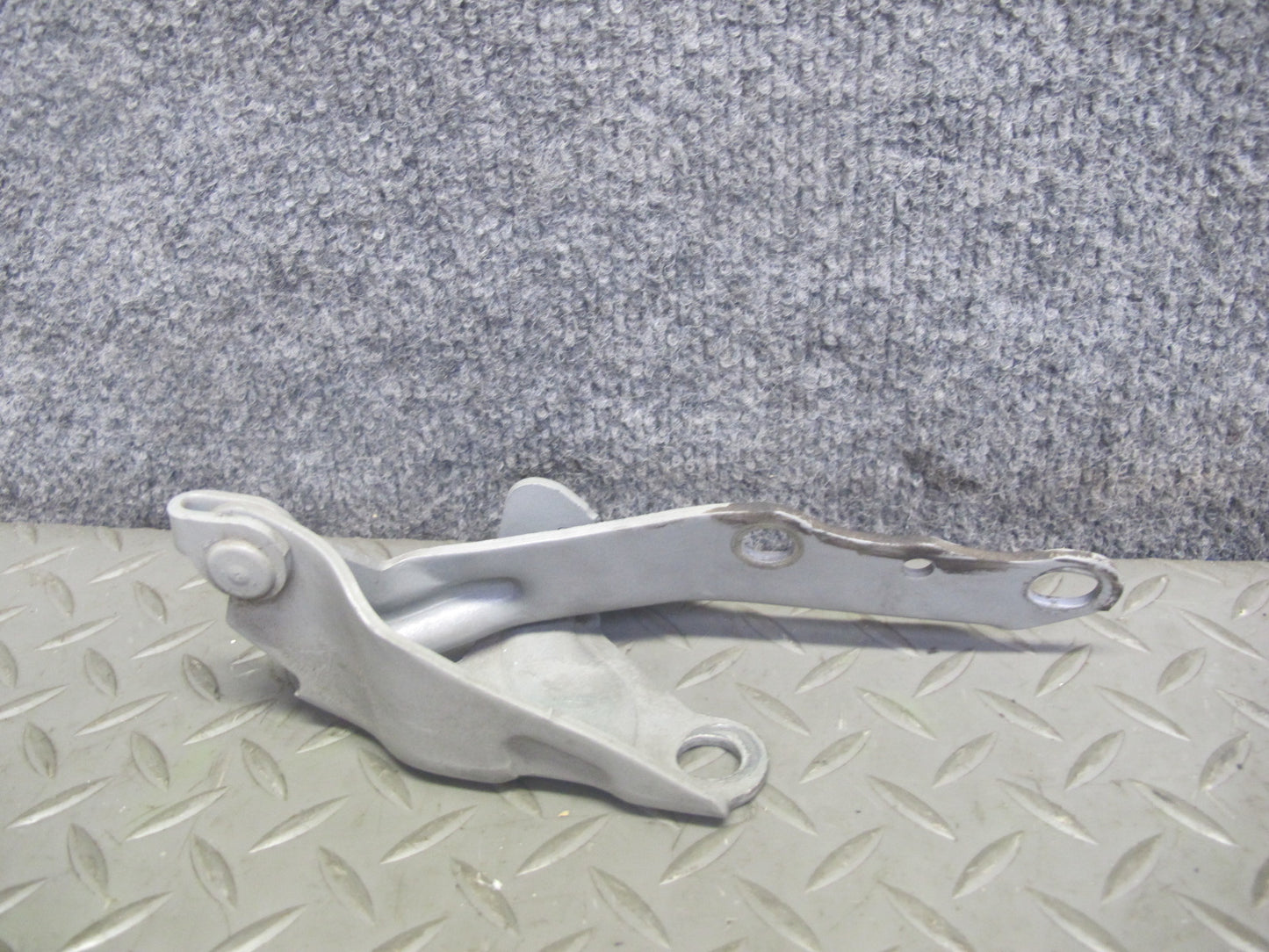 98-05 Lexus JZS160L GS400 GS430 GS300 Set of 2 Front Left & Right Hood Hinge OEM