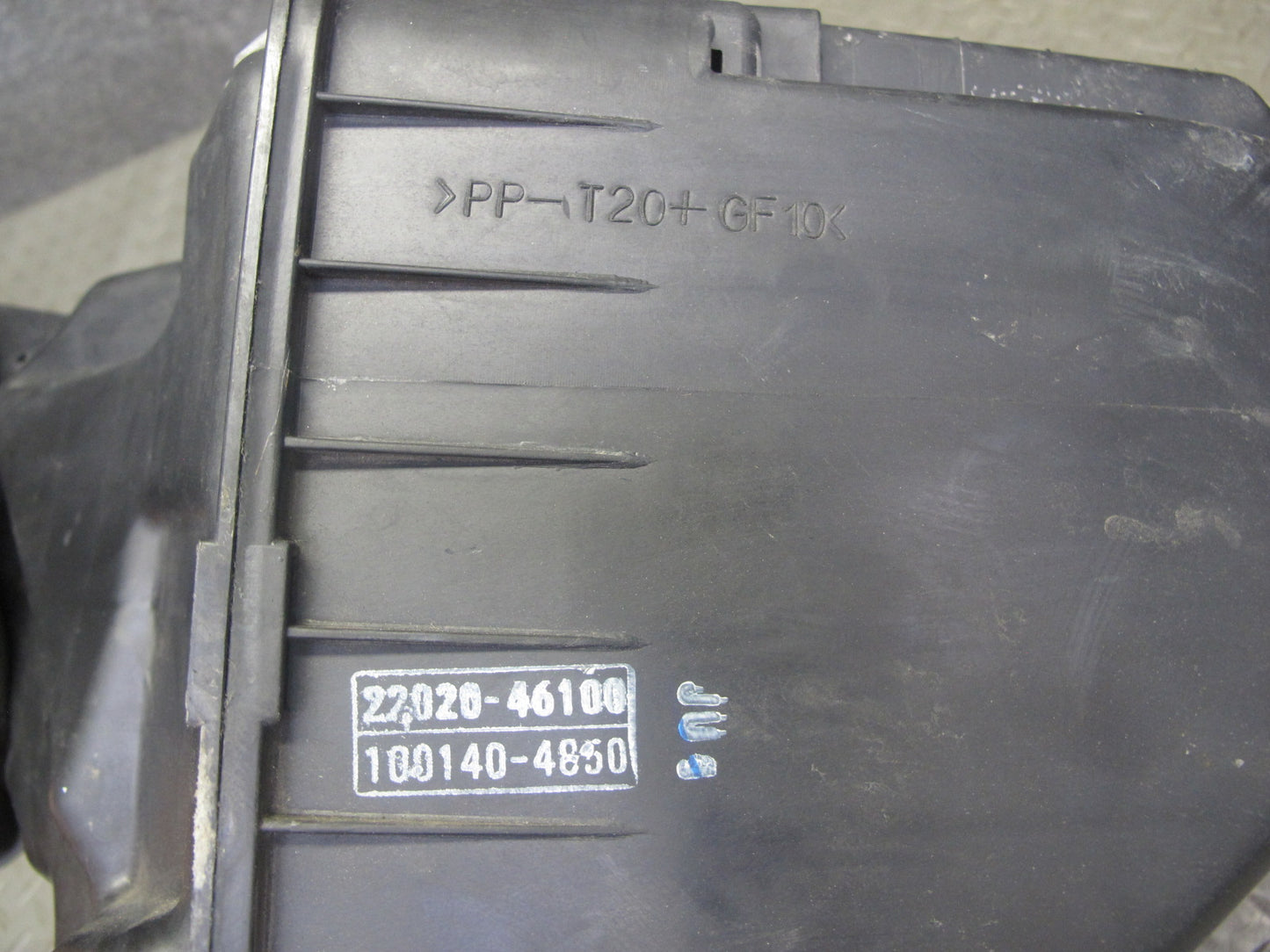 98-00 Lexus JZS160L GS300 Air Intake Cleaner Filter Box Sensor 22020-46100 OEM