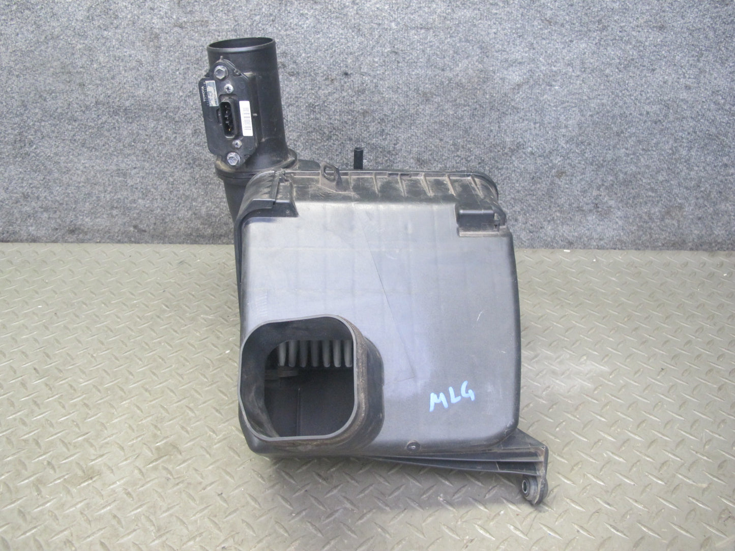 98-00 Lexus JZS160L GS300 Air Intake Cleaner Filter Box Sensor 22020-46100 OEM