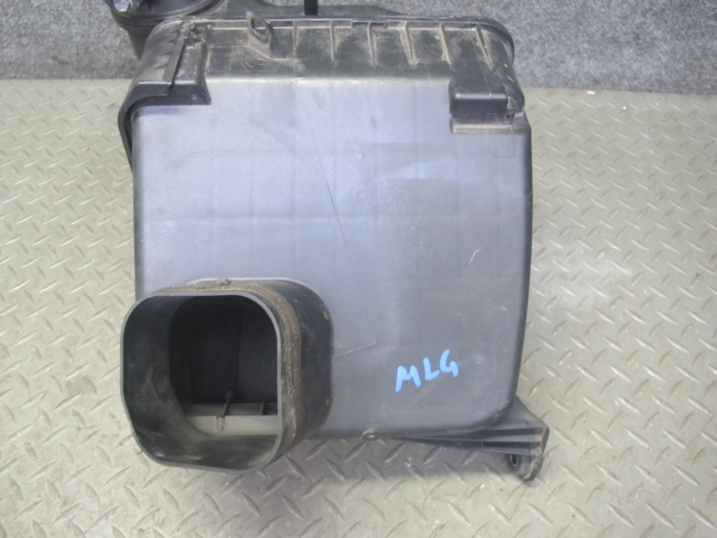 98-00 Lexus JZS160L GS300 Air Intake Cleaner Filter Box Sensor 22020-46100 OEM