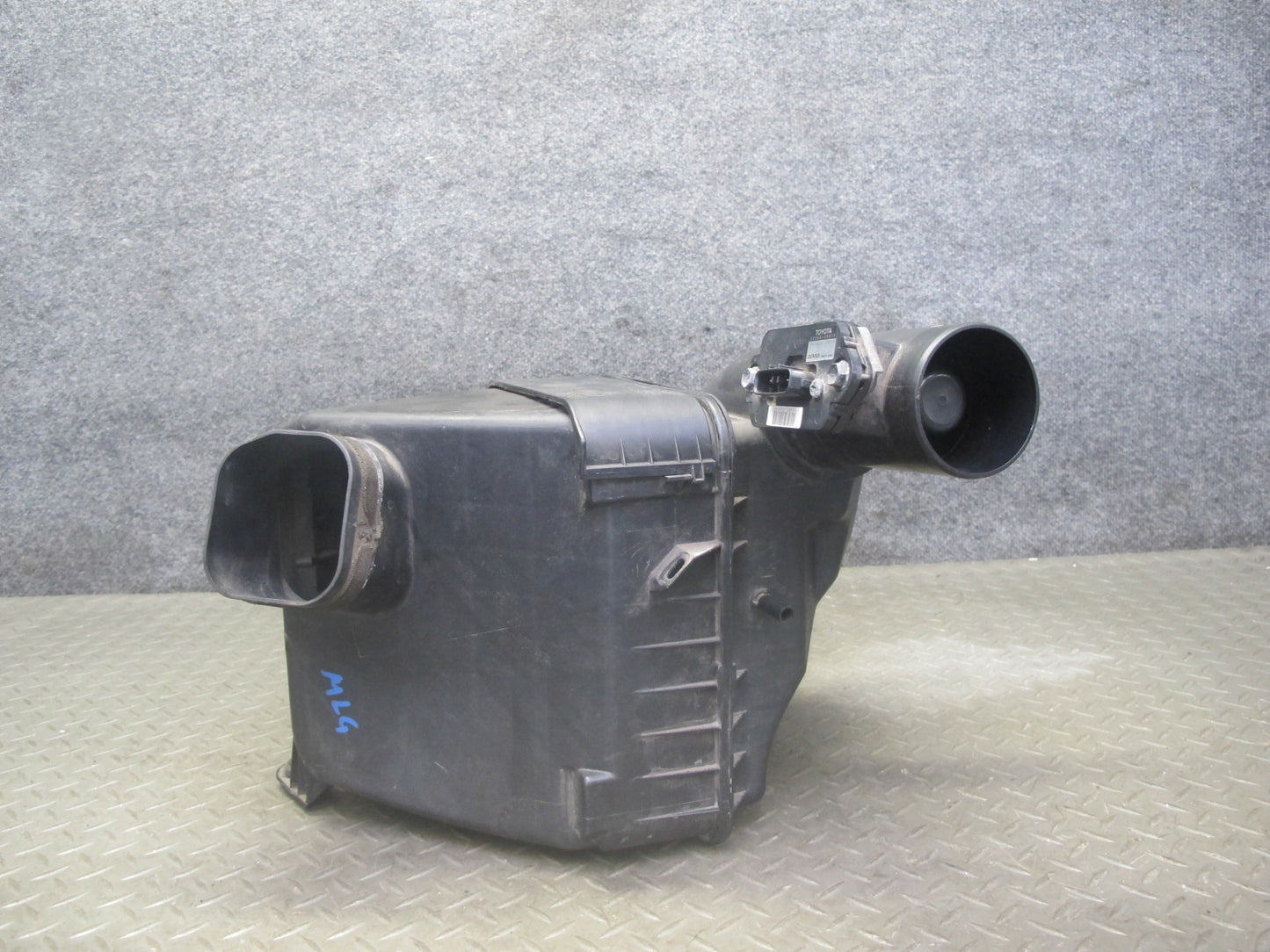98-00 Lexus JZS160L GS300 Air Intake Cleaner Filter Box Sensor 22020-46100 OEM