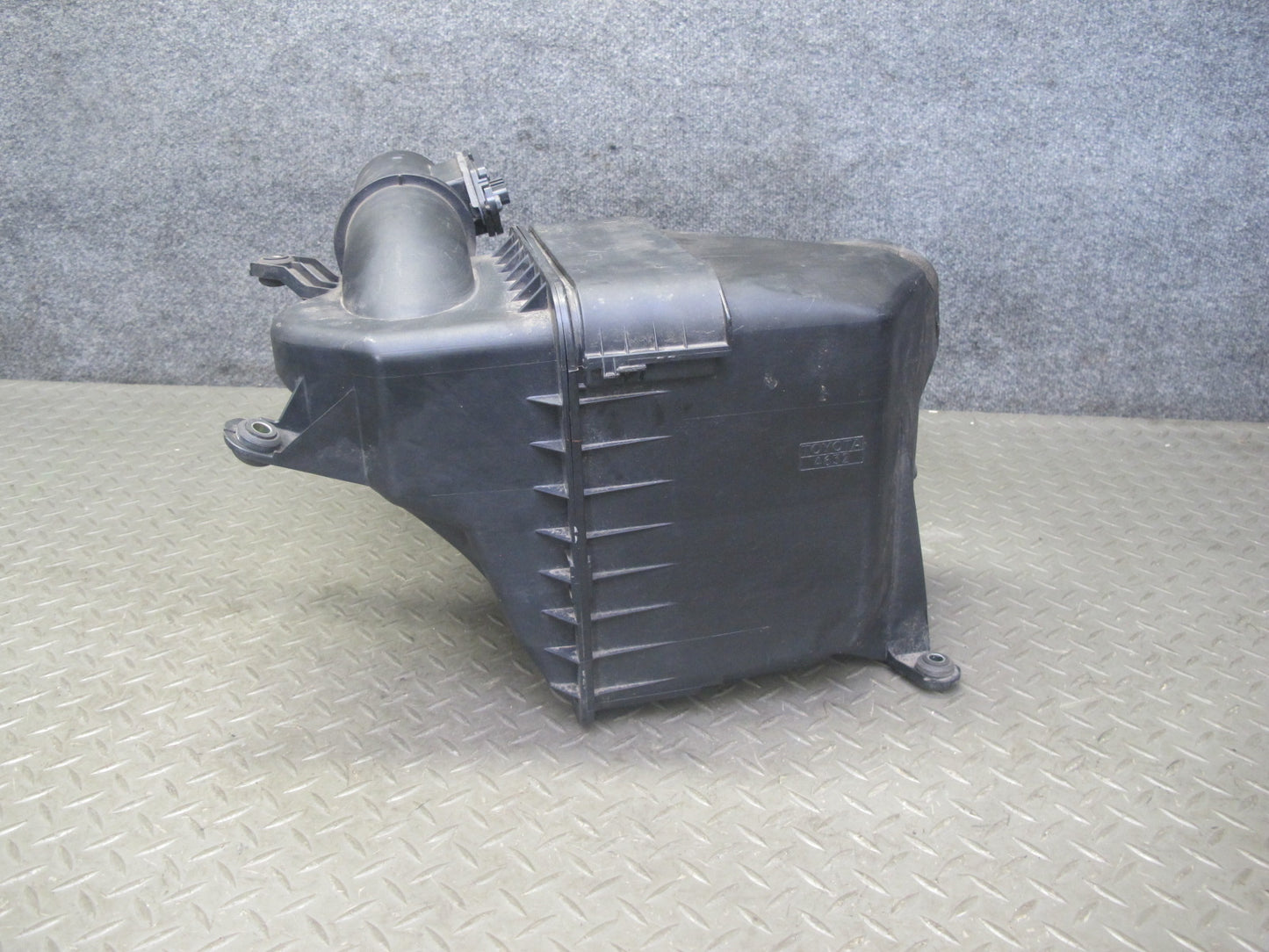 98-00 Lexus JZS160L GS300 Air Intake Cleaner Filter Box Sensor 22020-46100 OEM