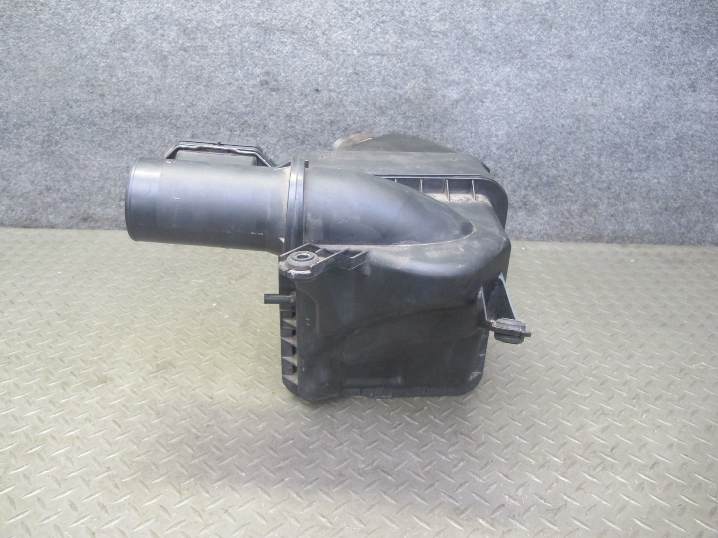 98-00 Lexus JZS160L GS300 Air Intake Cleaner Filter Box Sensor 22020-46100 OEM
