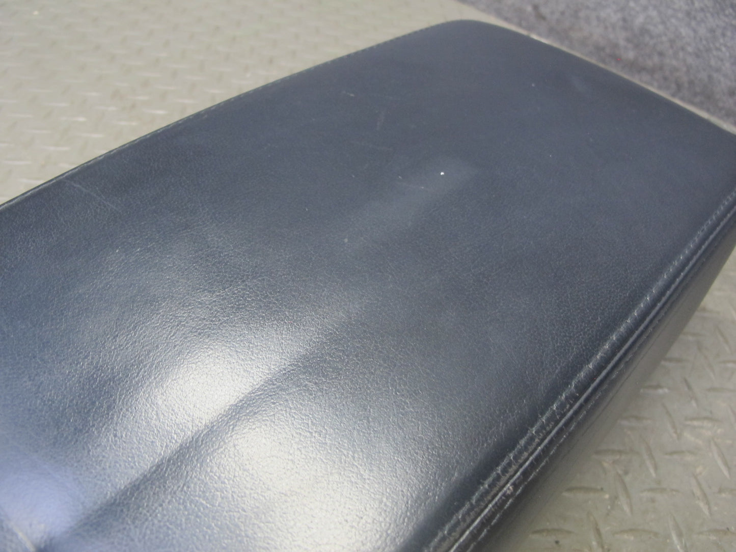 98-05 Lexus JZS160L GS430 GS300 Center Console Leather Armrest Lid Black OEM