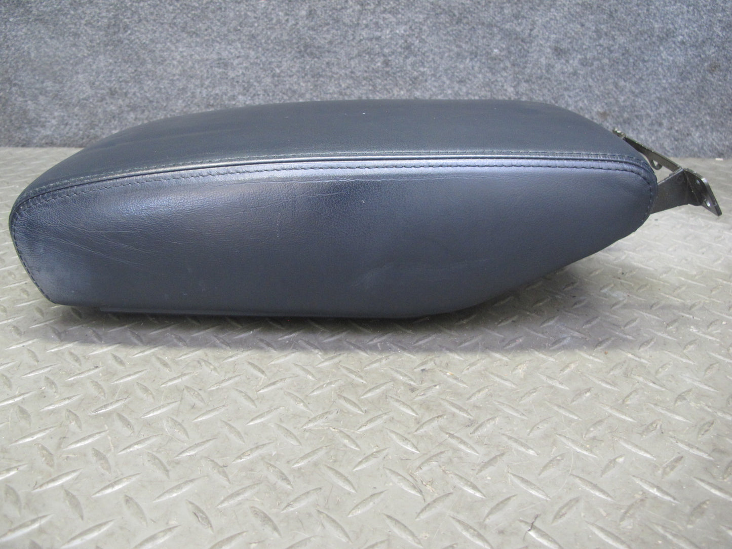 98-05 Lexus JZS160L GS430 GS300 Center Console Leather Armrest Lid Black OEM