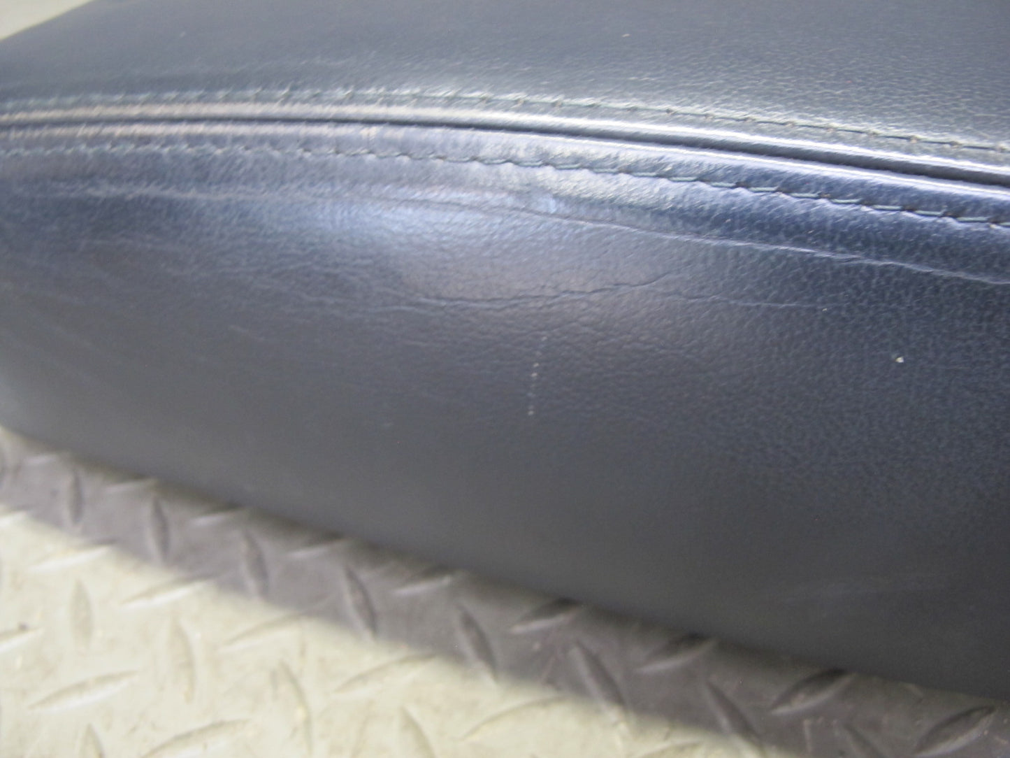98-05 Lexus JZS160L GS430 GS300 Center Console Leather Armrest Lid Black OEM