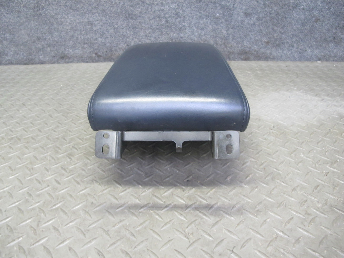 98-05 Lexus JZS160L GS430 GS300 Center Console Leather Armrest Lid Black OEM