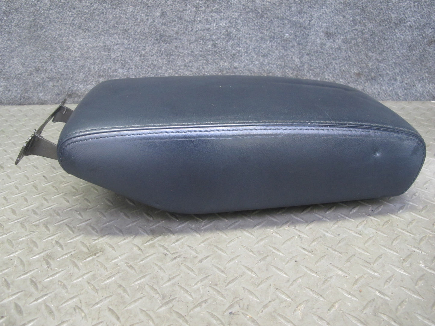 98-05 Lexus JZS160L GS430 GS300 Center Console Leather Armrest Lid Black OEM
