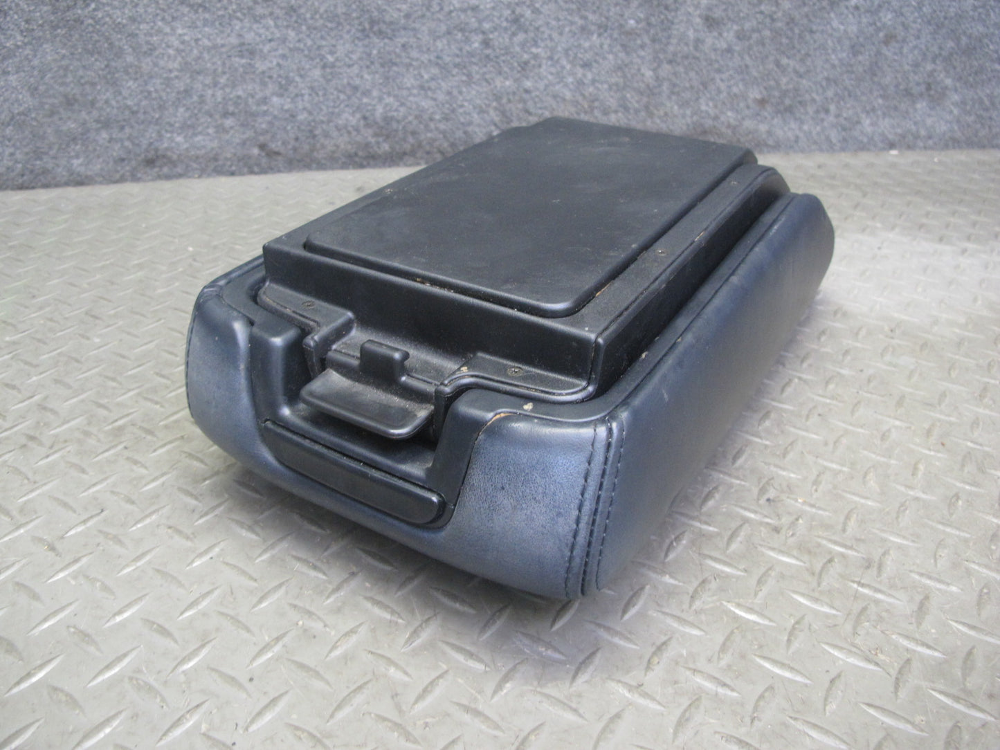 98-05 Lexus JZS160L GS430 GS300 Center Console Leather Armrest Lid Black OEM