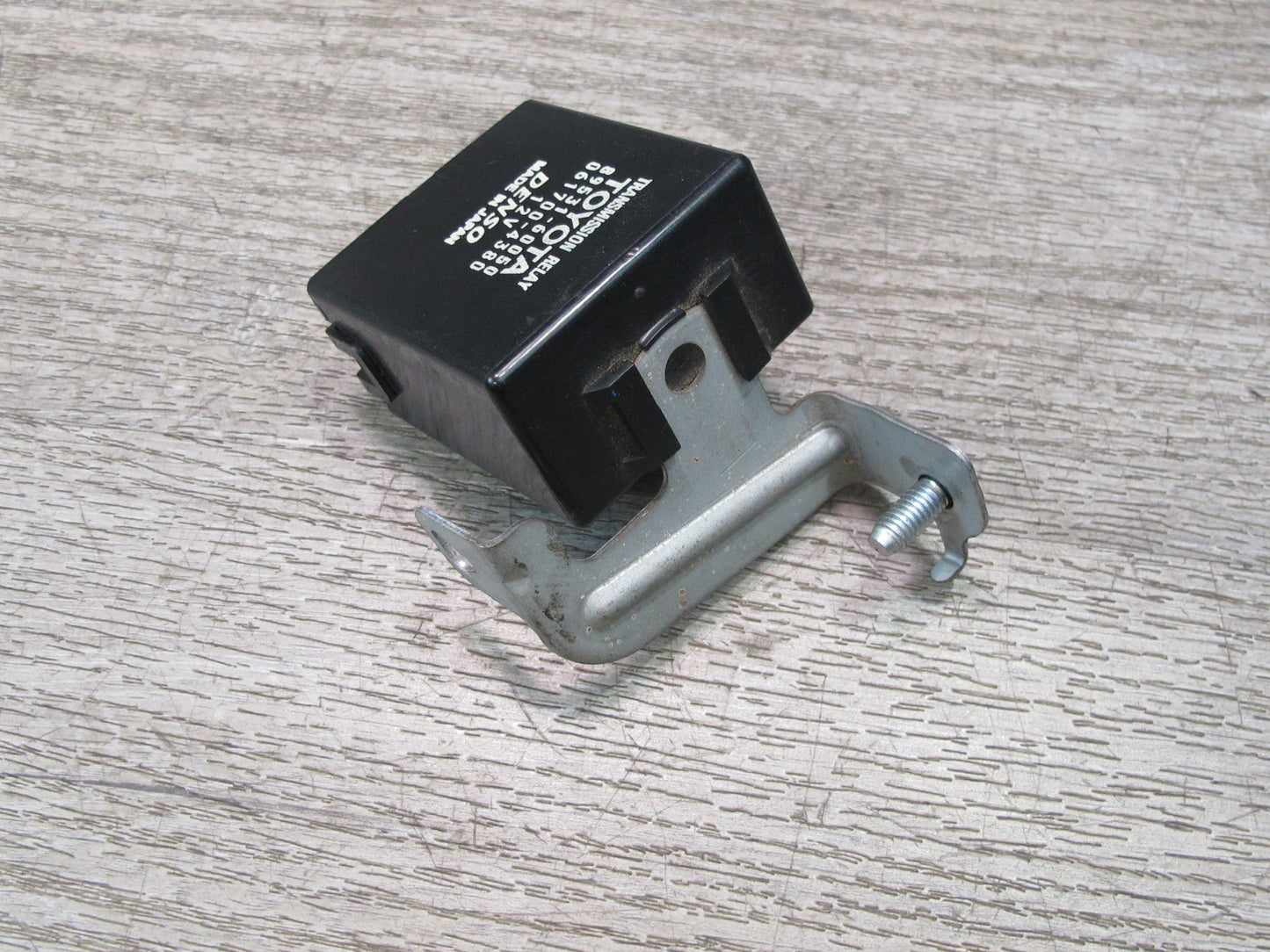 2003-2007 Lexus UZJ100L LX470 Transmission Relay Control Module 89531-60050