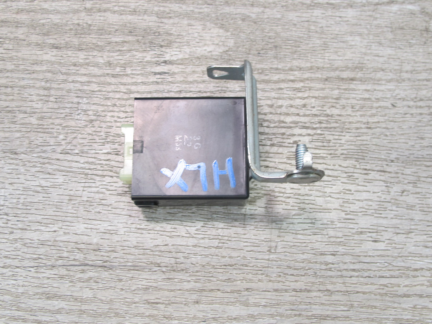 2003-2007 Lexus UZJ100L LX470 Transmission Relay Control Module 89531-60050