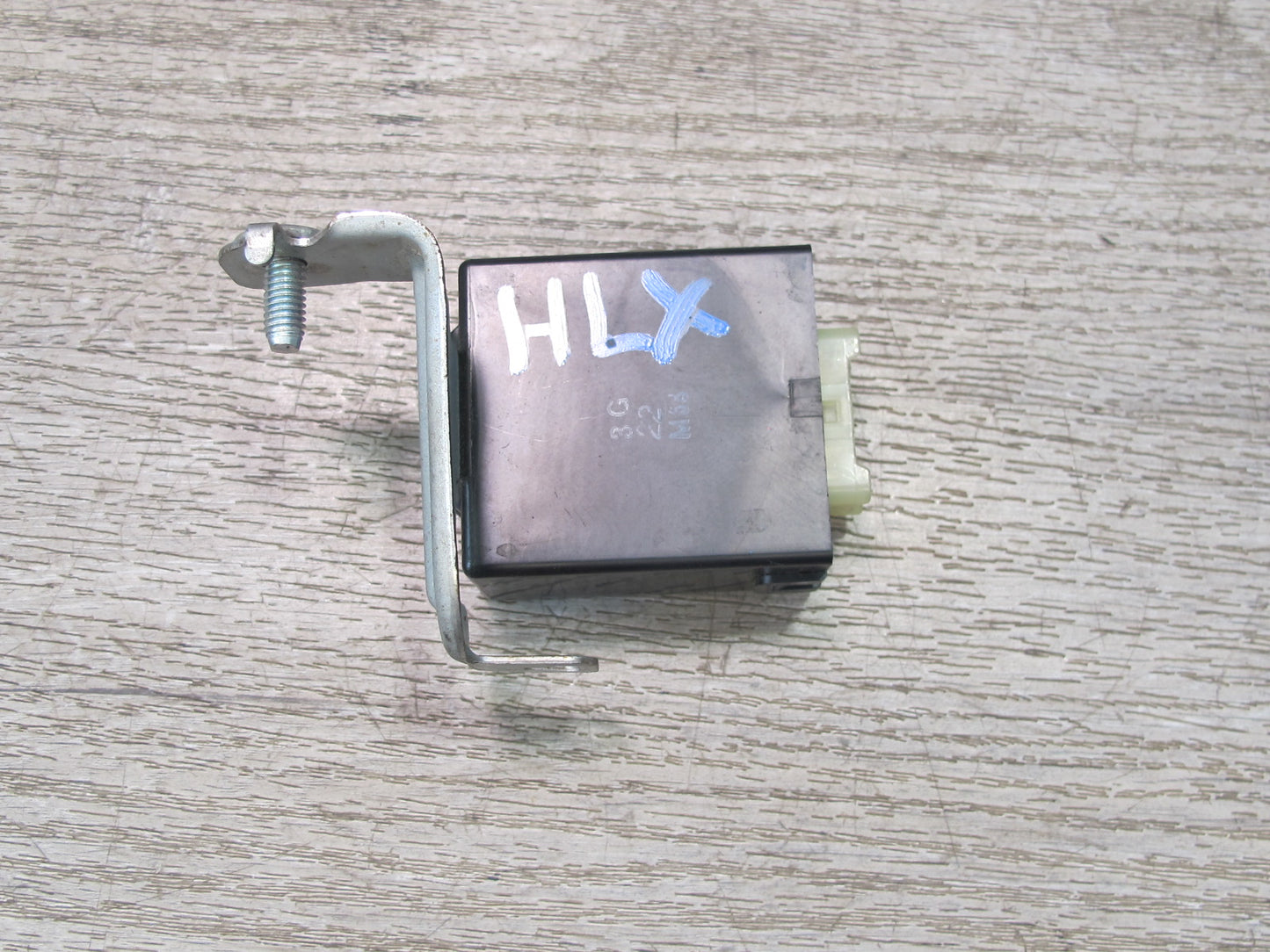 2003-2007 Lexus UZJ100L LX470 Transmission Relay Control Module 89531-60050