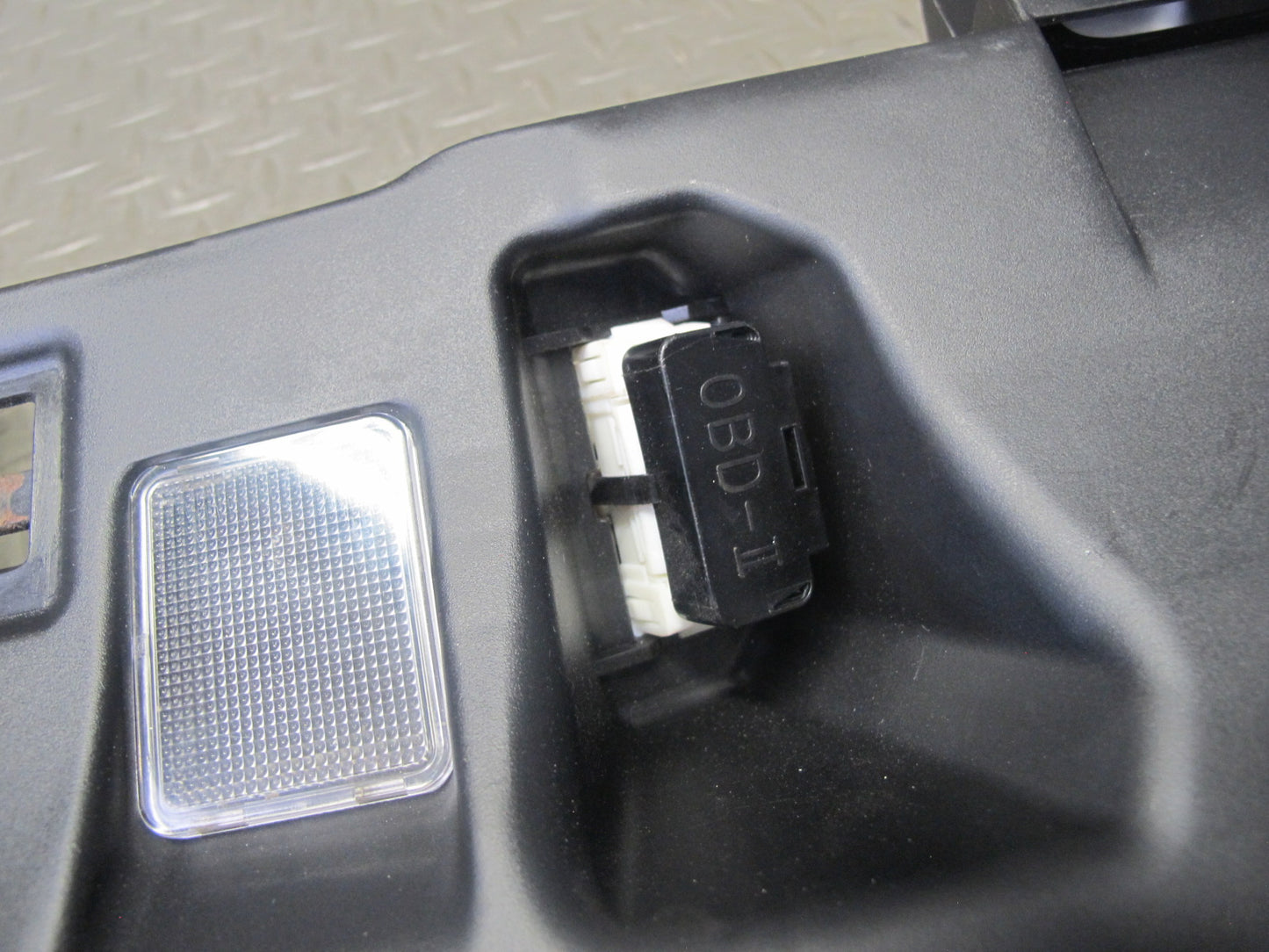 98-01 Lexus JZS160L GS300 Under Dash Cover Kick Panel 55847-30140 OEM