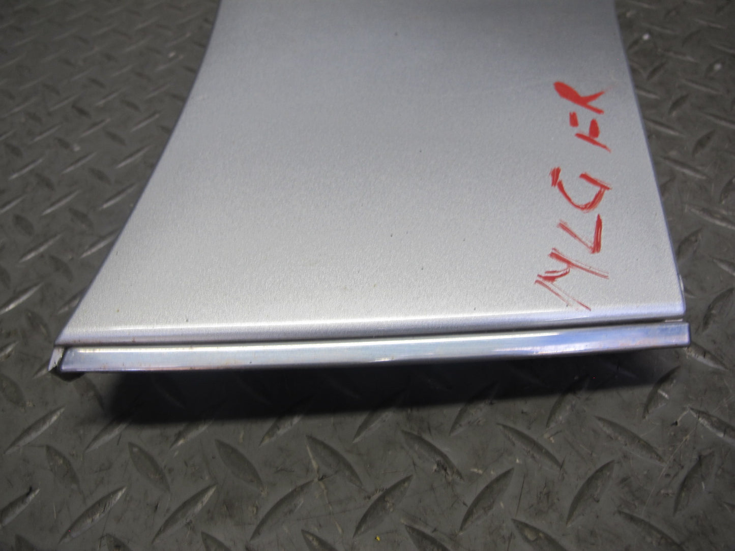 98-05 Lexus GS400 GS300 Front Right Fender Trim Molding Cover 75611-30250 OEM
