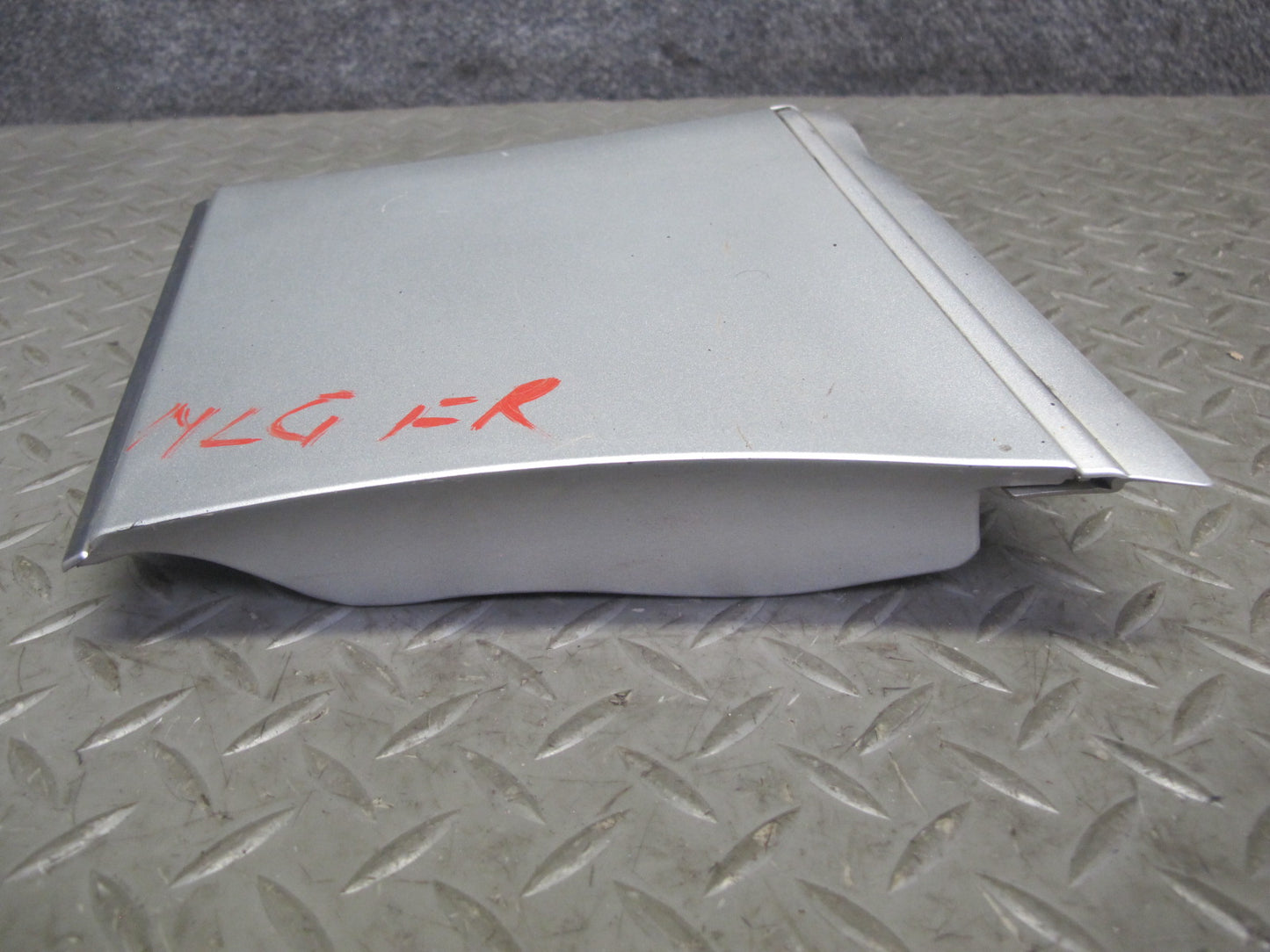 98-05 Lexus GS400 GS300 Front Right Fender Trim Molding Cover 75611-30250 OEM
