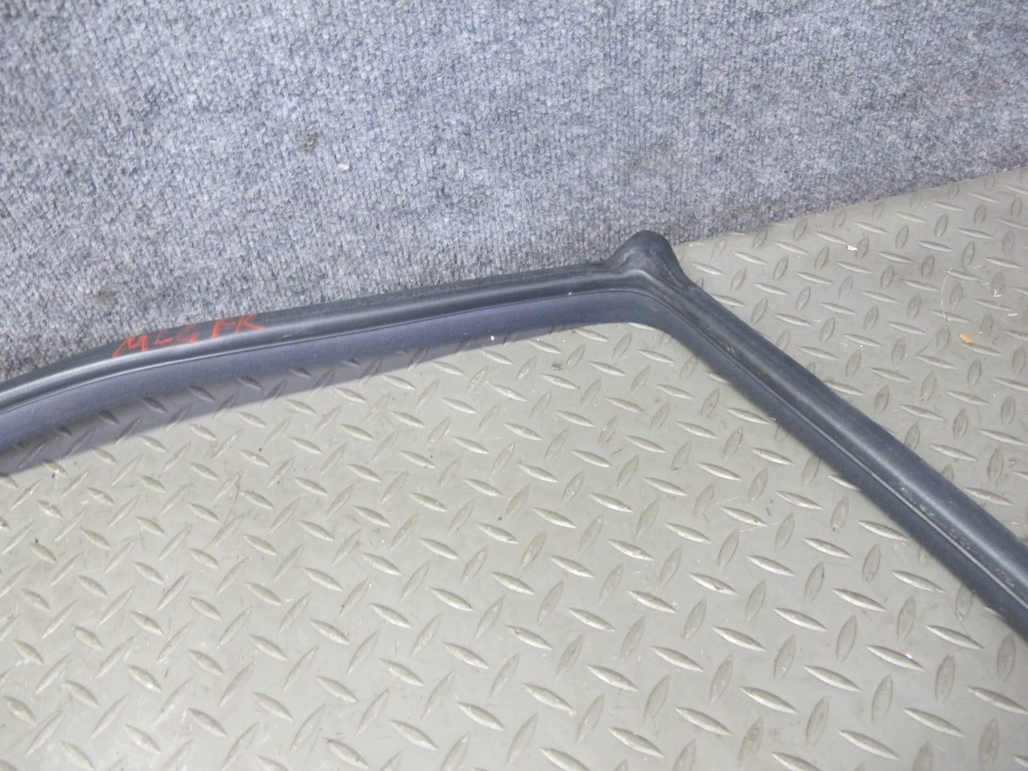 98-05 Lexus JZS160L GS400 GS430 GS300 Front Right Door Weatherstrip Seal OEM