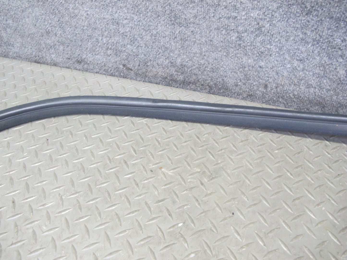 98-05 Lexus JZS160L GS400 GS430 GS300 Front Right Door Weatherstrip Seal OEM
