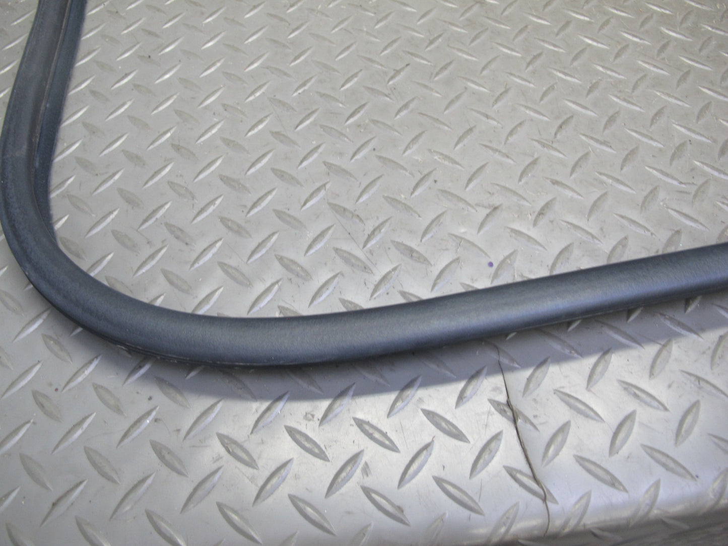 98-05 Lexus JZS160L GS400 GS430 GS300 Front Right Door Weatherstrip Seal OEM