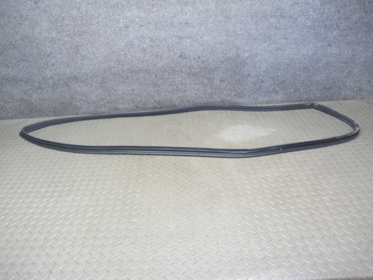98-05 Lexus JZS160L GS400 GS430 GS300 Front Right Door Weatherstrip Seal OEM