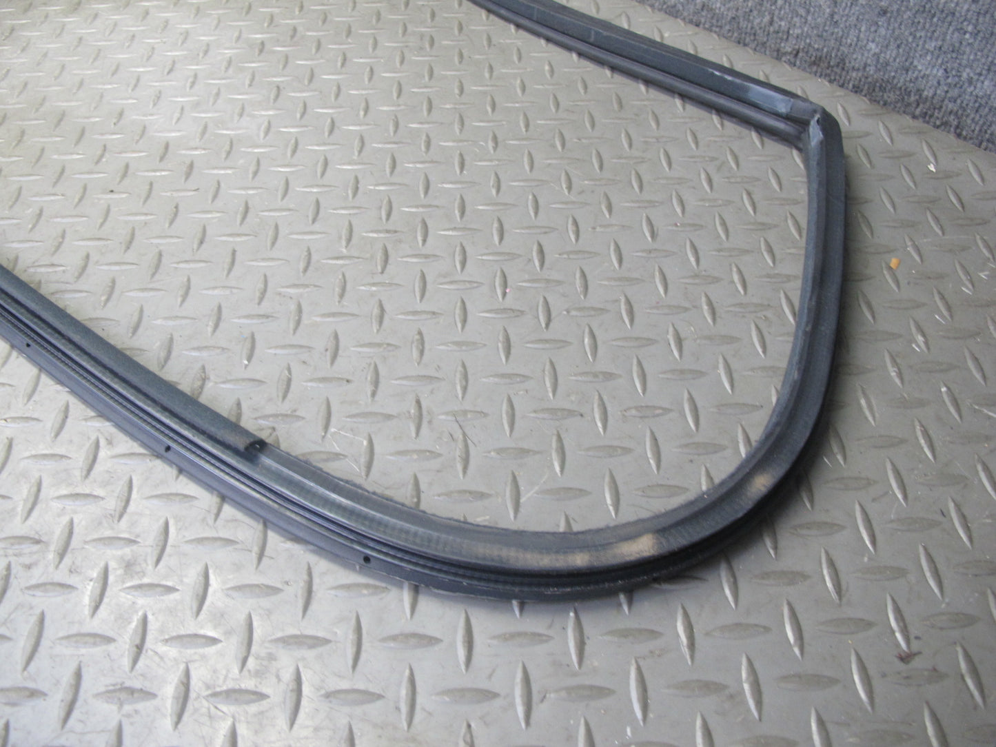 98-05 Lexus JZS160L GS400 GS430 GS300 Front Right Door Weatherstrip Seal OEM