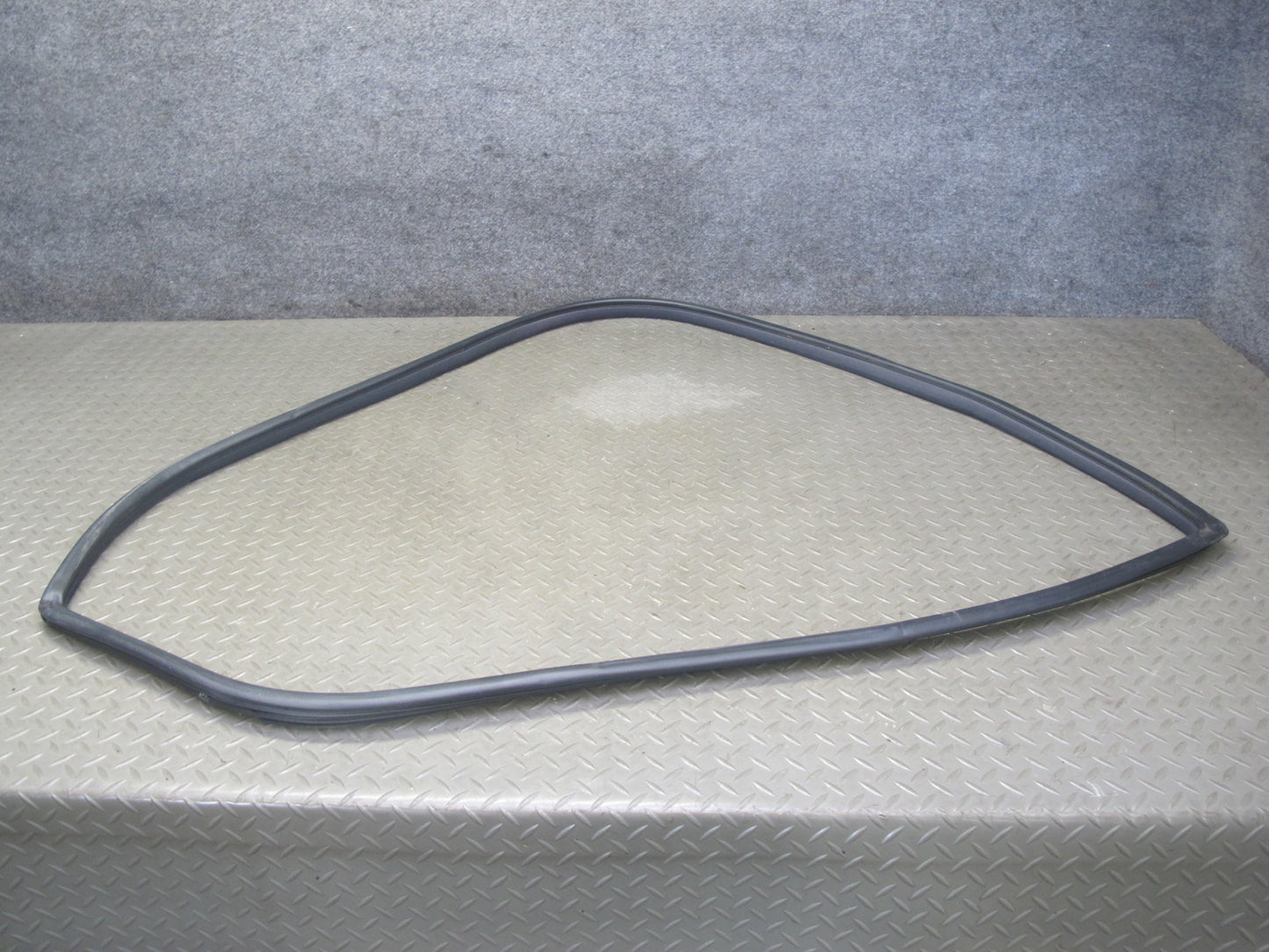 98-05 Lexus JZS160L GS400 GS430 GS300 Rear Right Door Weatherstrip Seal OEM