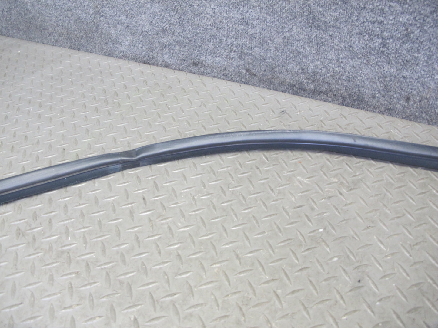 98-05 Lexus JZS160L GS400 GS430 GS300 Rear Right Door Weatherstrip Seal OEM