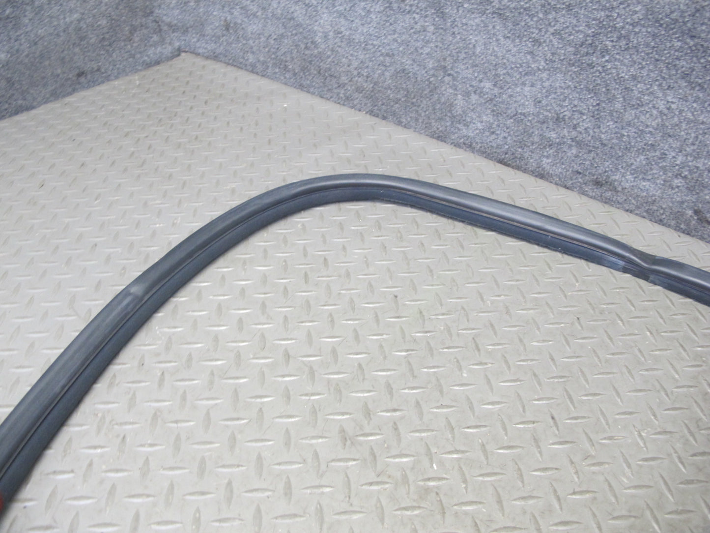 98-05 Lexus JZS160L GS400 GS430 GS300 Rear Right Door Weatherstrip Seal OEM