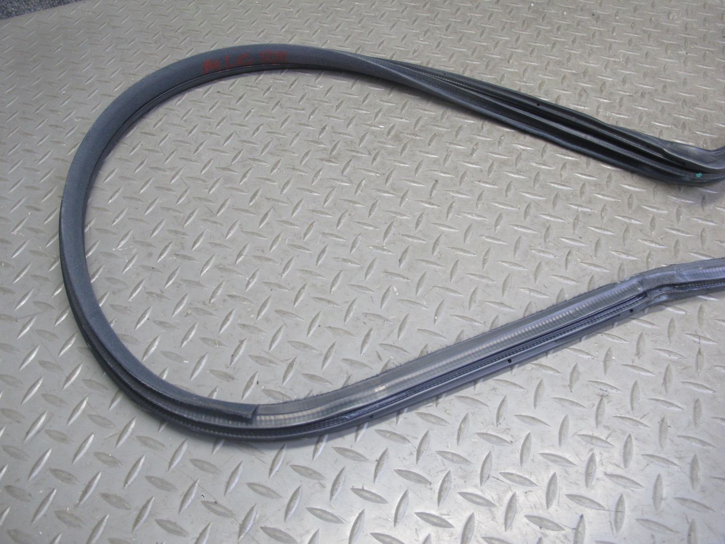 98-05 Lexus JZS160L GS400 GS430 GS300 Rear Right Door Weatherstrip Seal OEM