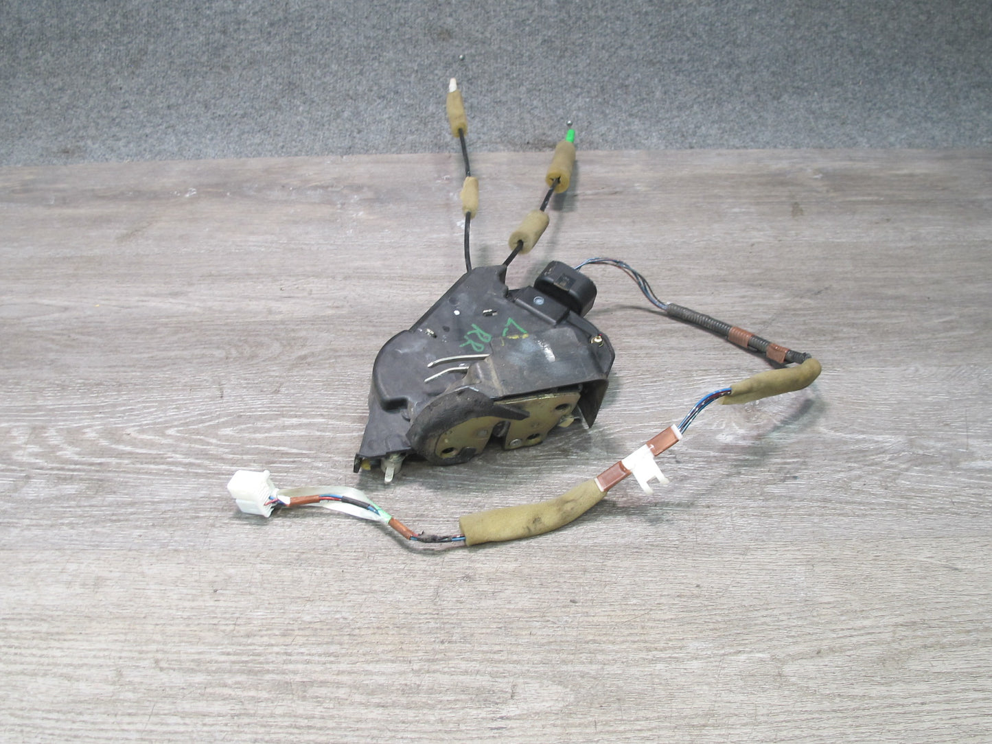 01-06 Lexus UCF30L LS430 Rear Right Door Lock Latch Actuator NO Soft Close OEM