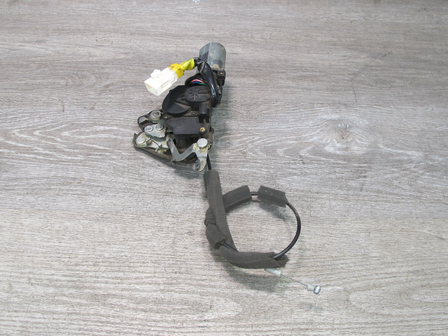 01-06 Lexus UCF30L LS430 Rear Trunk Deck Lid Lock Latch Actuator Motor OEM