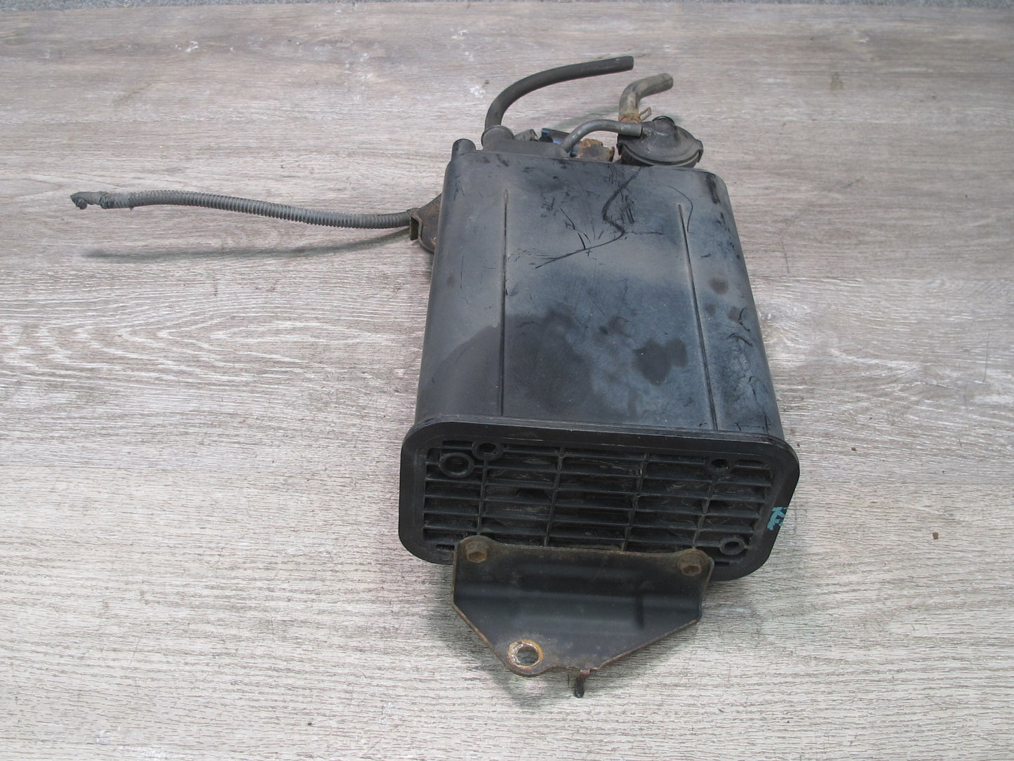 2003-2007 Lexus UZJ100L LX470 Fuel Evap Vapor Charcoal Canister