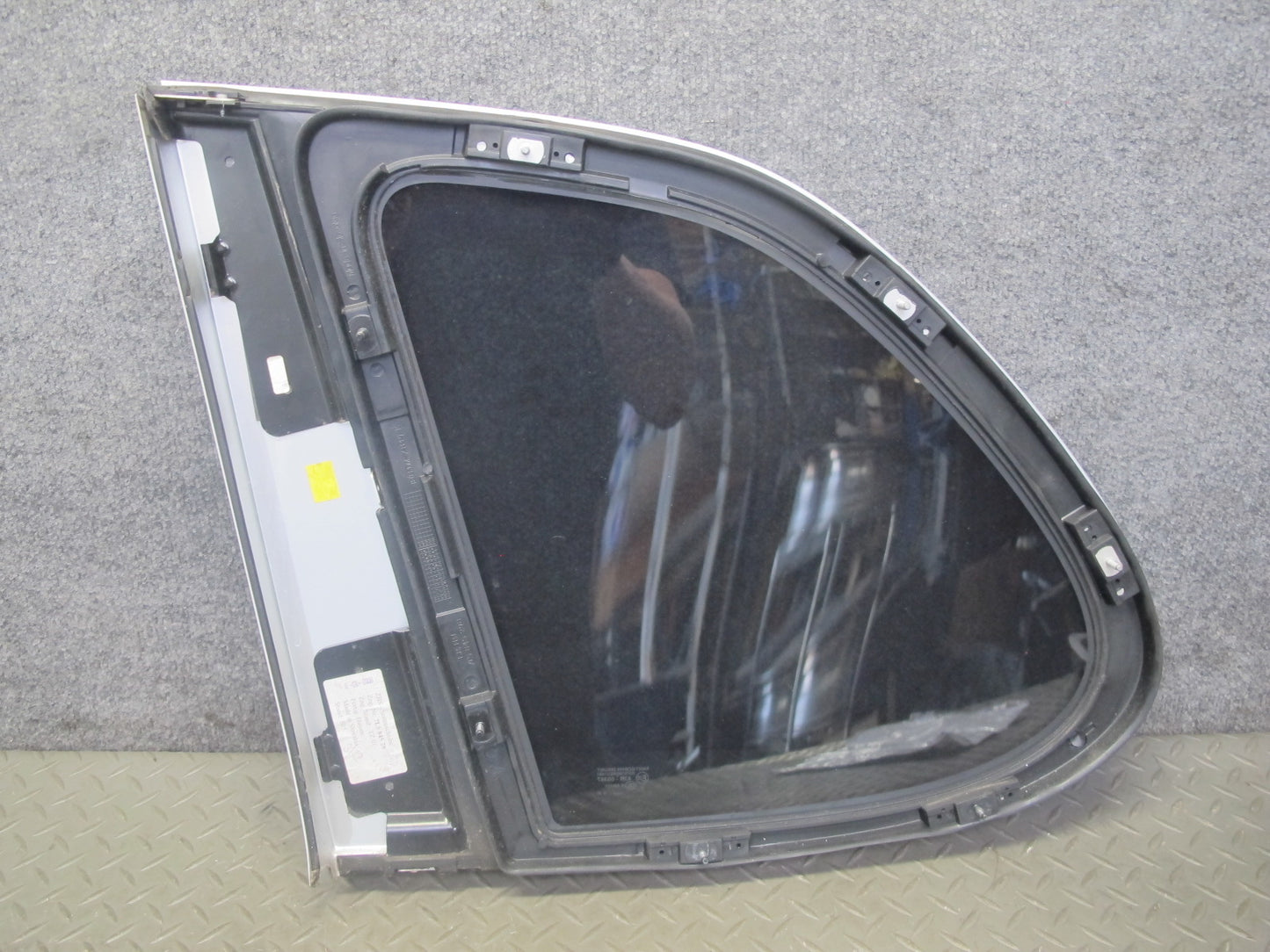 2003-2010 Porsche Cayenne 955 Rear Right Quarter Glass Window 7L5845298