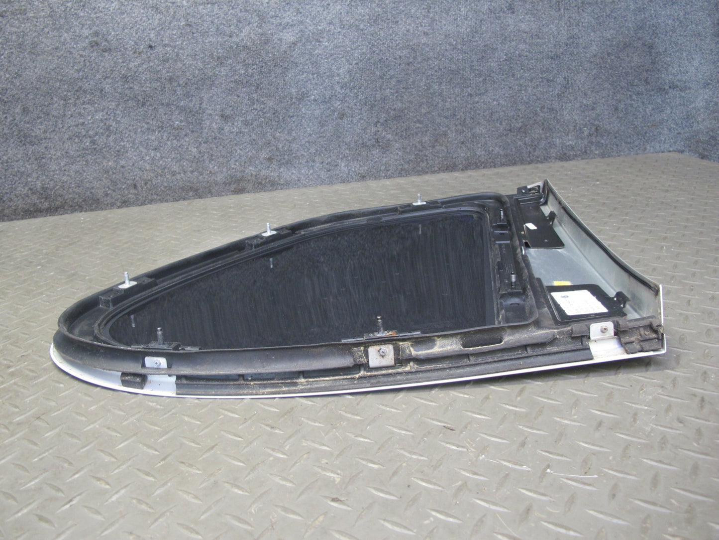 2003-2010 Porsche Cayenne 955 Rear Left Quarter Glass Window 7L5845297