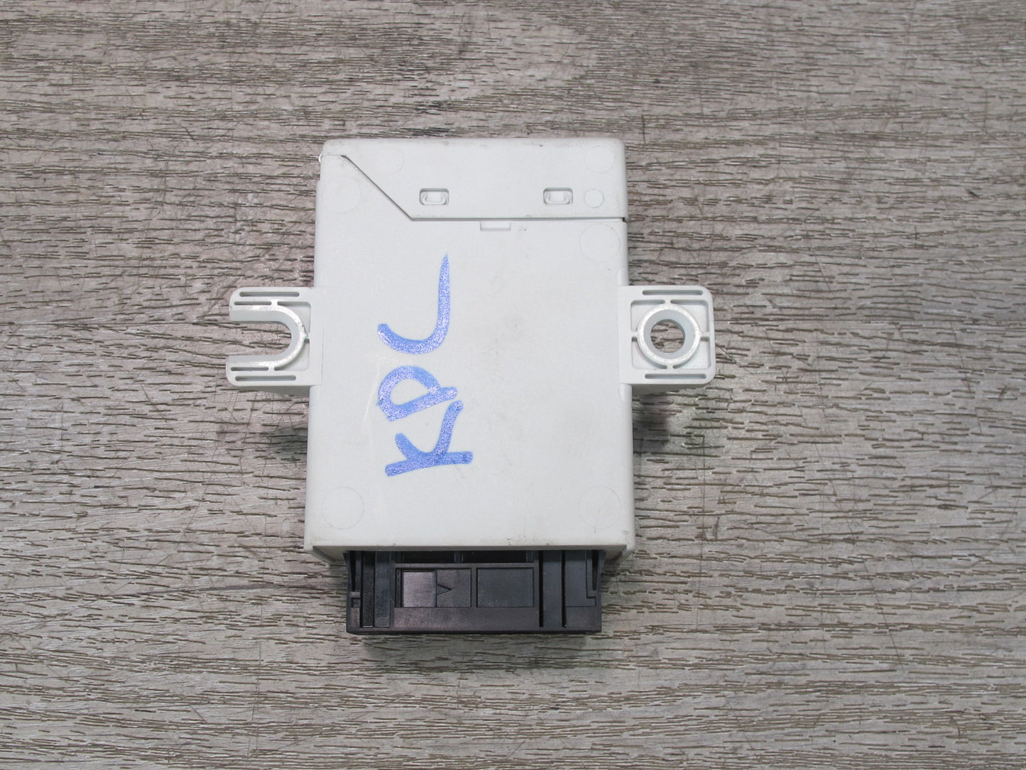2003-2010 Porsche Cayenne 955 TPMS Tire Pressure Control Module 7L5907273B