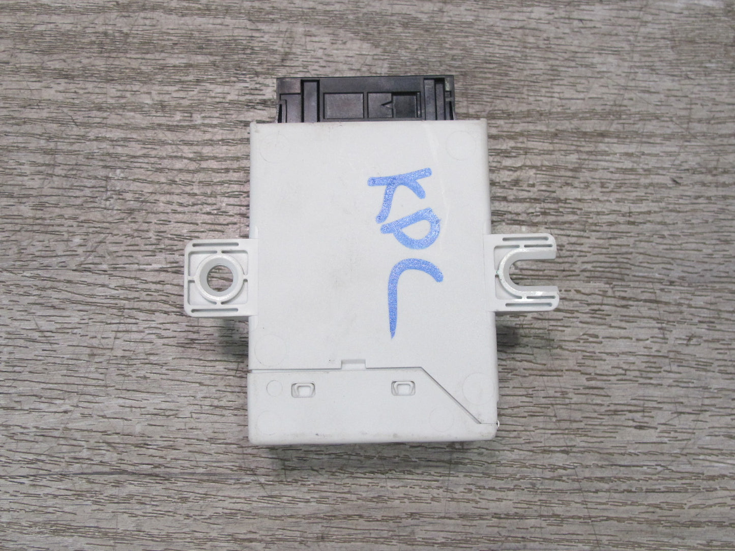 2003-2010 Porsche Cayenne 955 TPMS Tire Pressure Control Module 7L5907273B