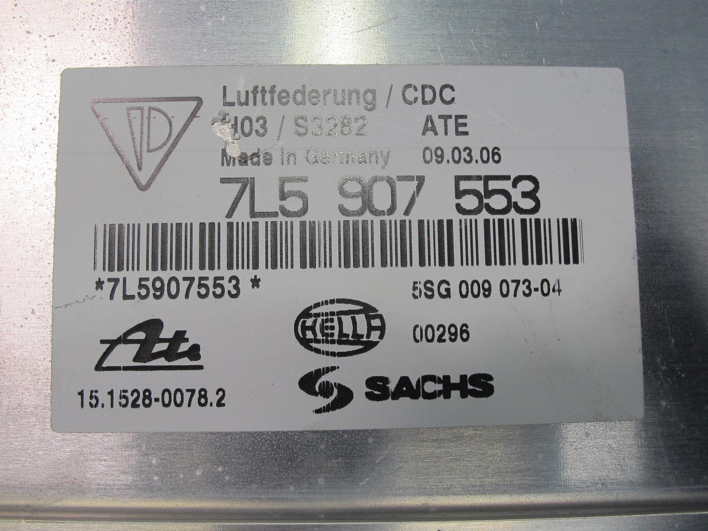 2003-2006 Porsche Cayenne 955 Air Suspension Control Module 7L5907553
