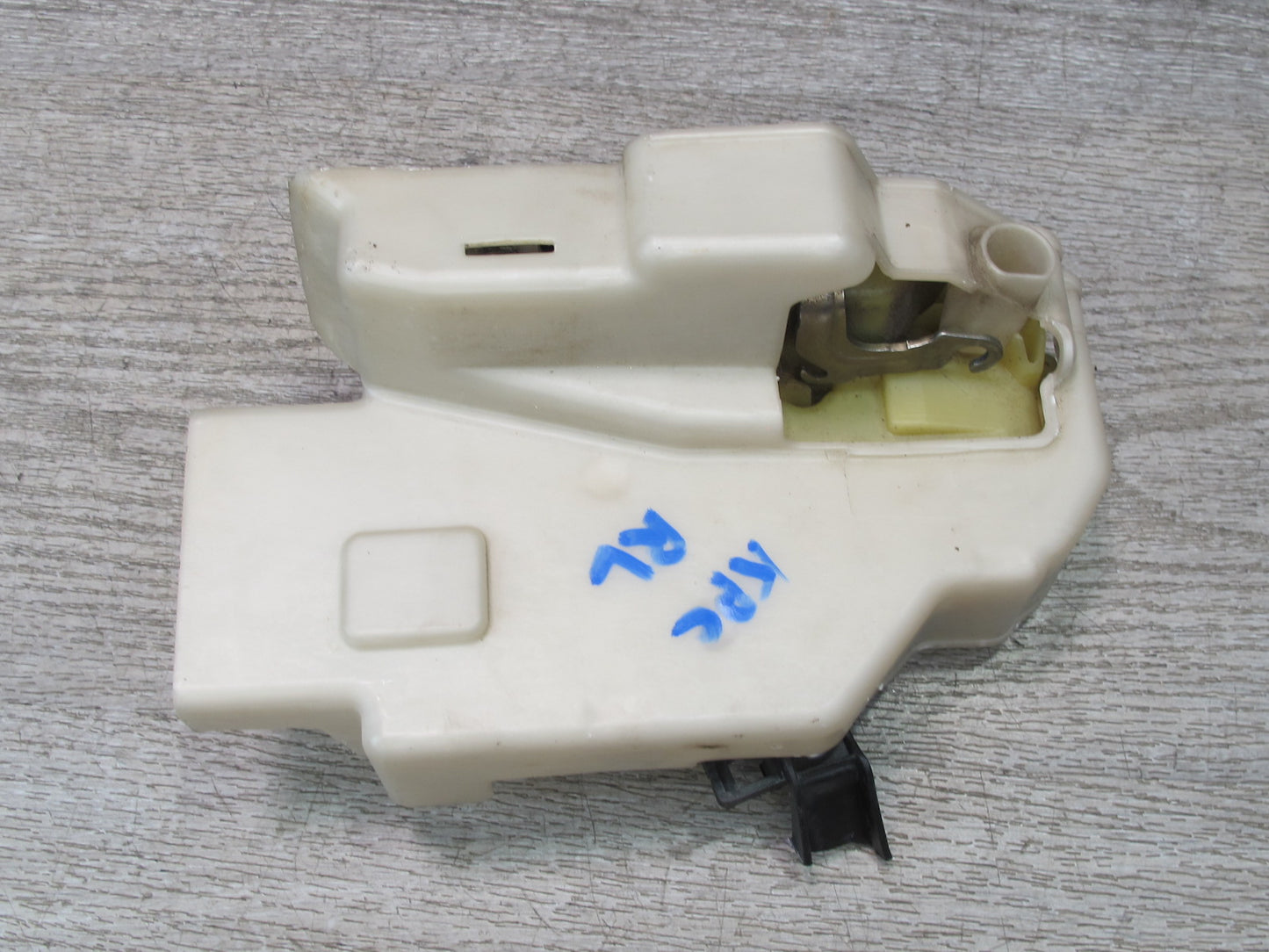 2003-2010 Porsche Cayenne 955 Front Right Door Lock Latch Actuator