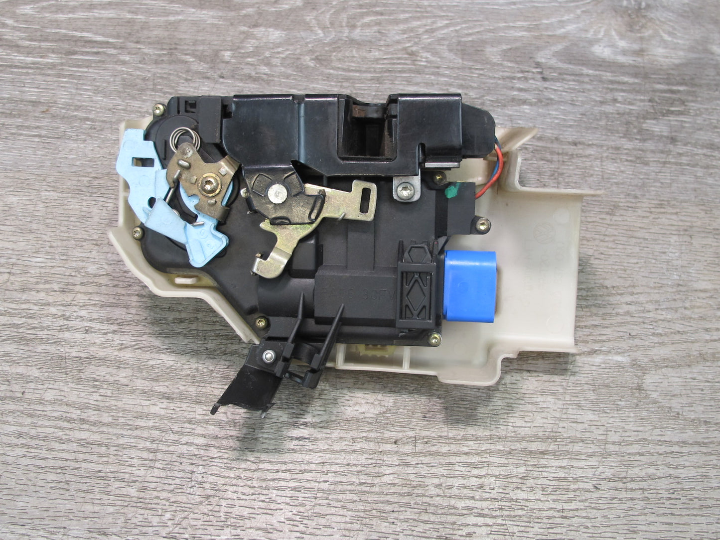 2003-2010 Porsche Cayenne 955 Front Right Door Lock Latch Actuator
