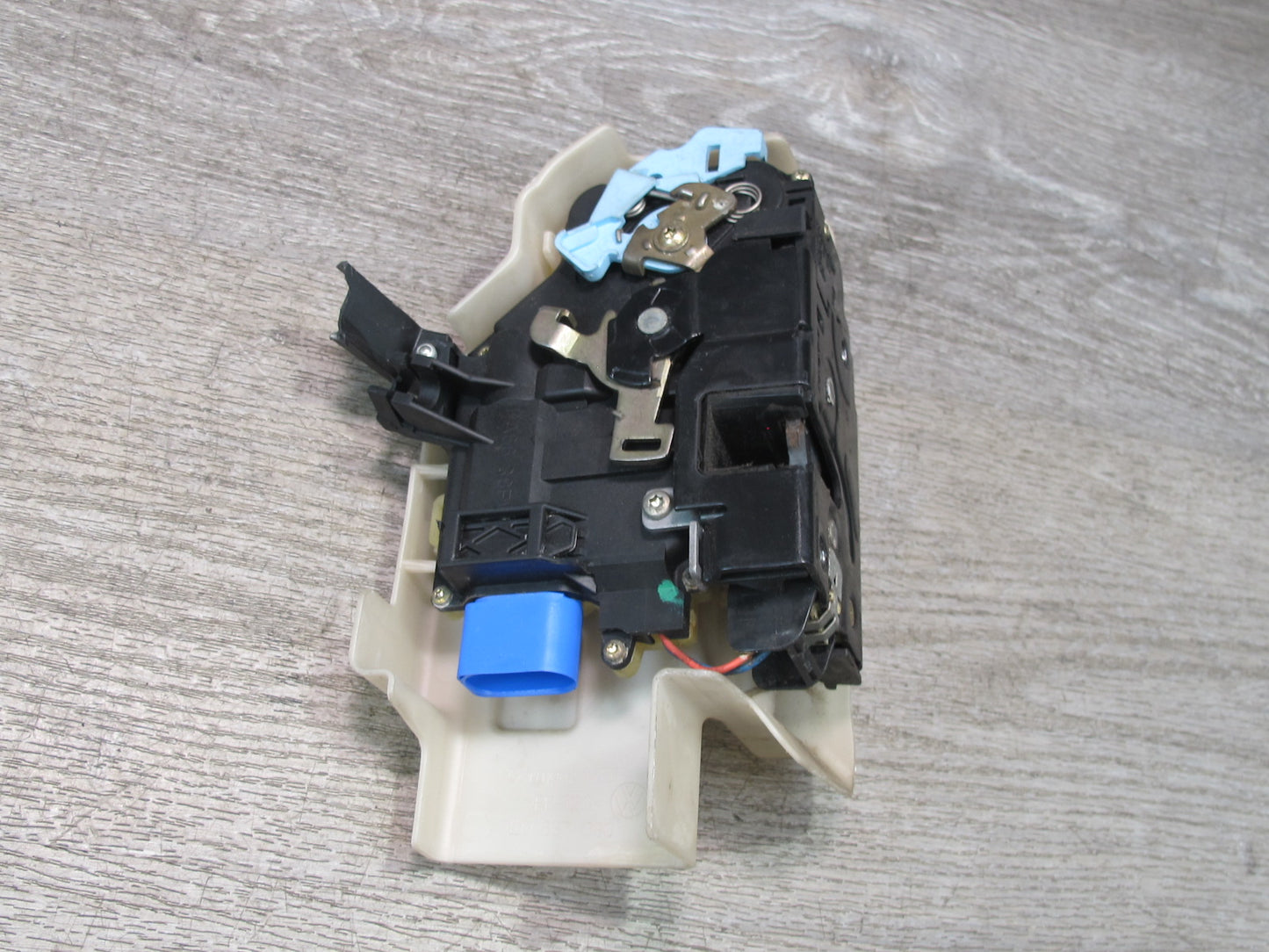 2003-2010 Porsche Cayenne 955 Front Right Door Lock Latch Actuator