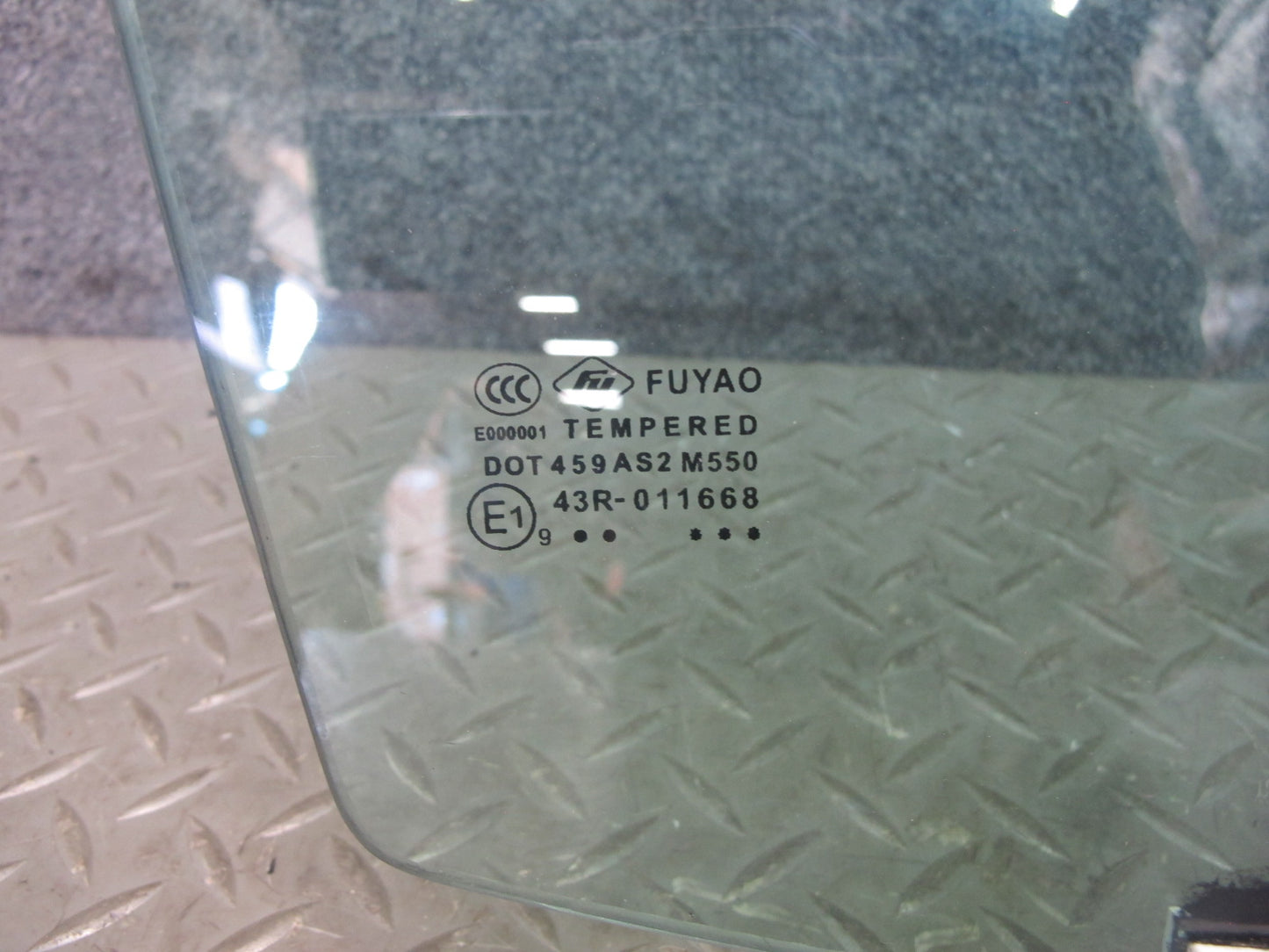 01-06 Lexus UCF30L LS430 Front Right Passenger Door Glass Window Aftermarket