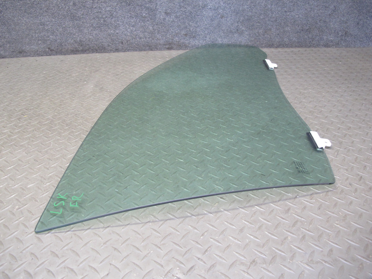 01-06 Lexus UCF30L LS430 Front Right Passenger Door Glass Window Aftermarket