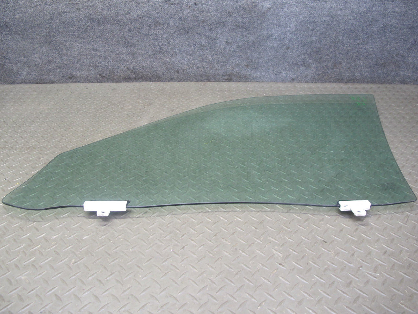 01-06 Lexus UCF30L LS430 Front Right Passenger Door Glass Window Aftermarket