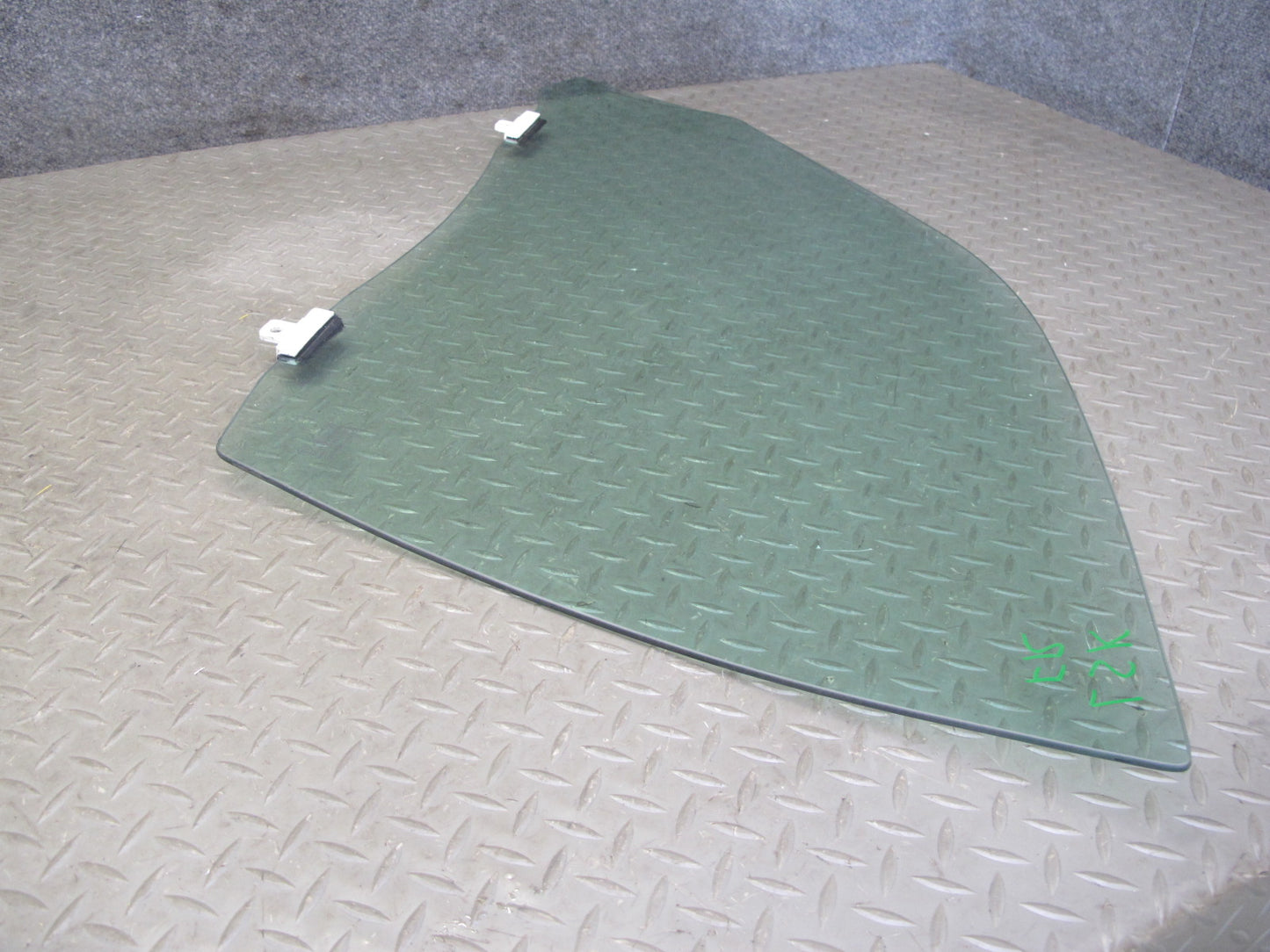 01-06 Lexus UCF30L LS430 Front Right Passenger Door Glass Window Aftermarket