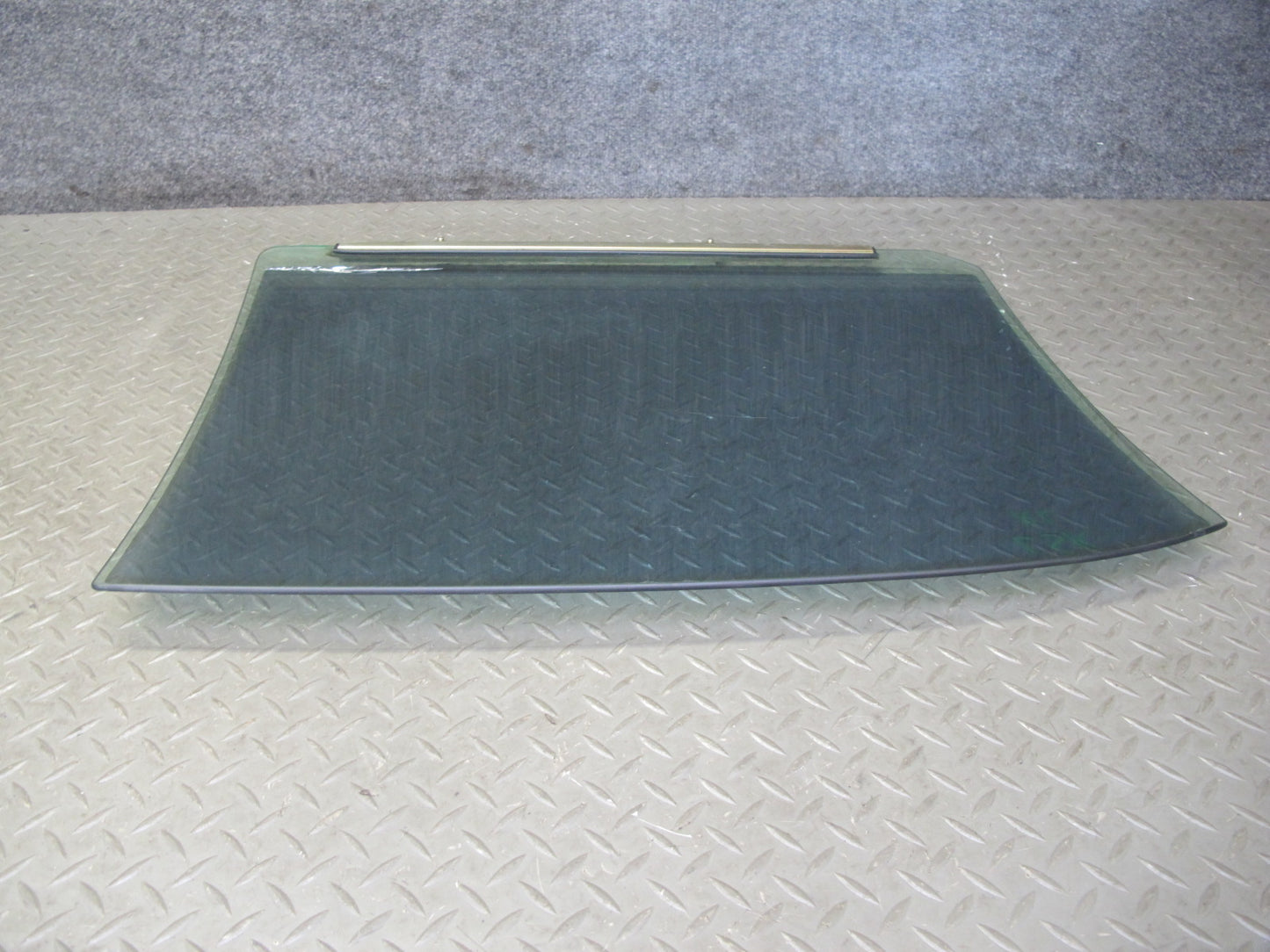 01-06 Lexus UCF30L LS430 Rear Left Door Glass Window OEM