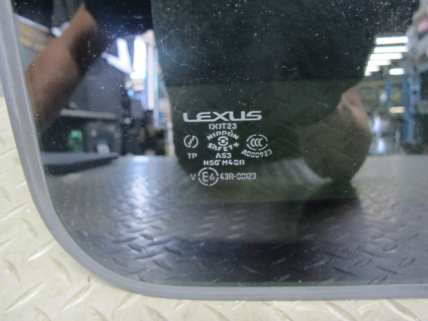 01-06 Lexus UCF30L LS430 Sunroof Moonroof Glass Window Panel OEM