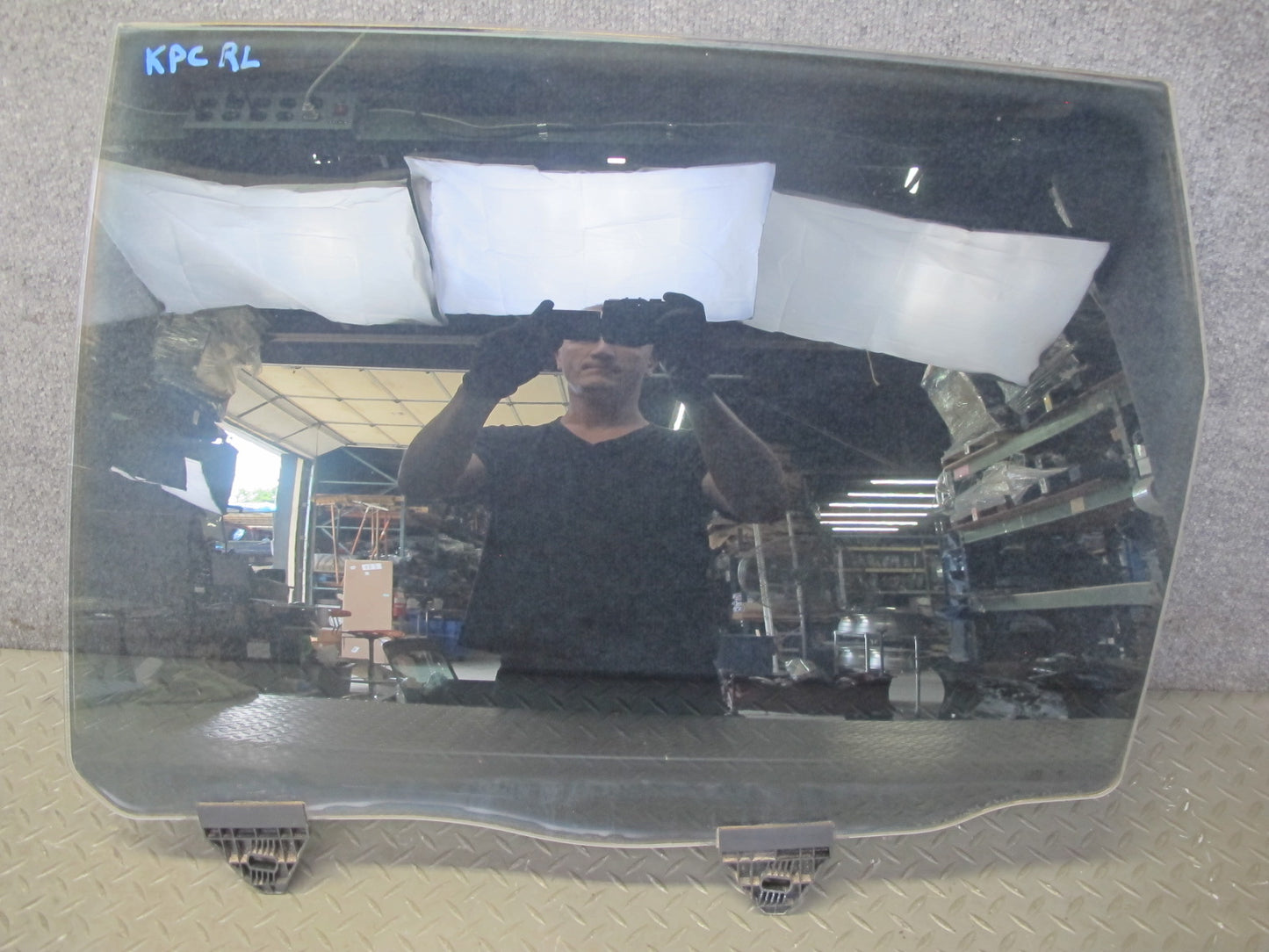 2003-2010 Porsche Cayenne 955 Rear Left Door Glass Window